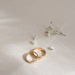 Złote obrączki fasetowane miniaturka 3