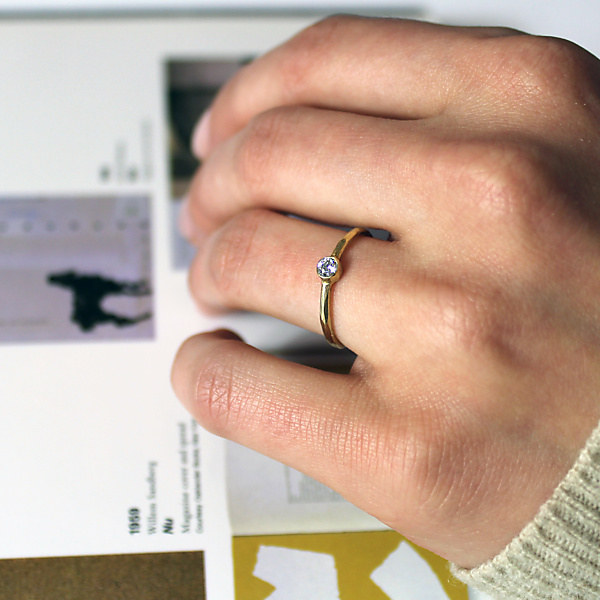 Złoty pierścionek zaręczynowy nadzieja