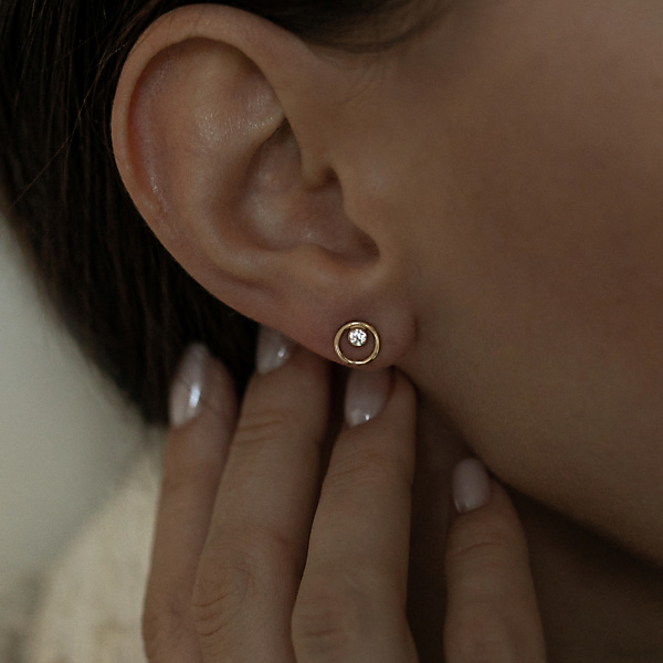 Złote kolczyki z brylantami Infinity 05