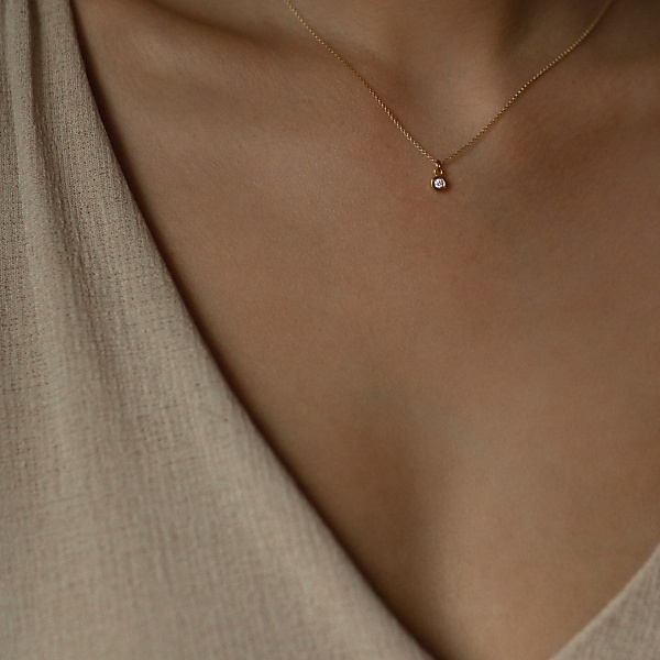 Złoty naszyjnik z brylantem 0.06 ct Infinity 01