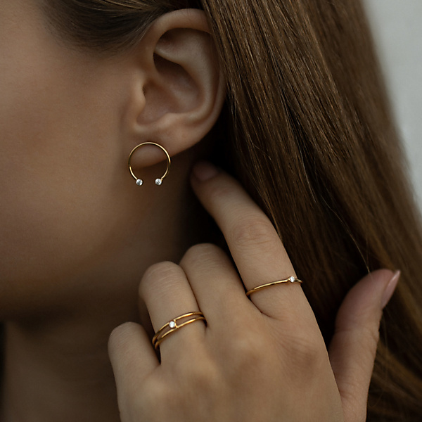 Złoty pierścionek z brylantem Infinity 01