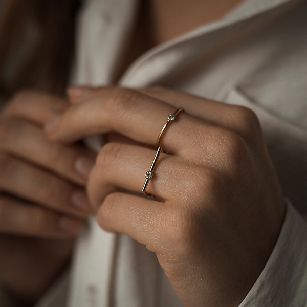 Złoty pierścionek z brylantem Infinity 04