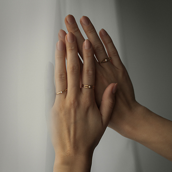 Złoty pierścionek z brylantem Infinity 06