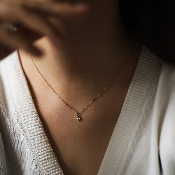 Złoty naszyjnik z brylantem 0.11 ct Infinity 01