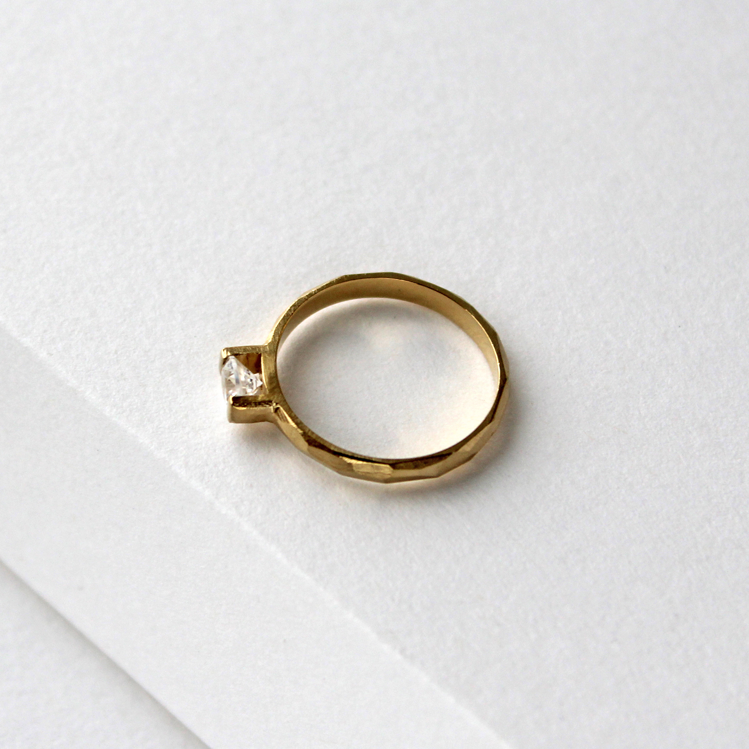 Złoty pierścionek zaręczynowy szczerość dodatkowe zdjęcie 1