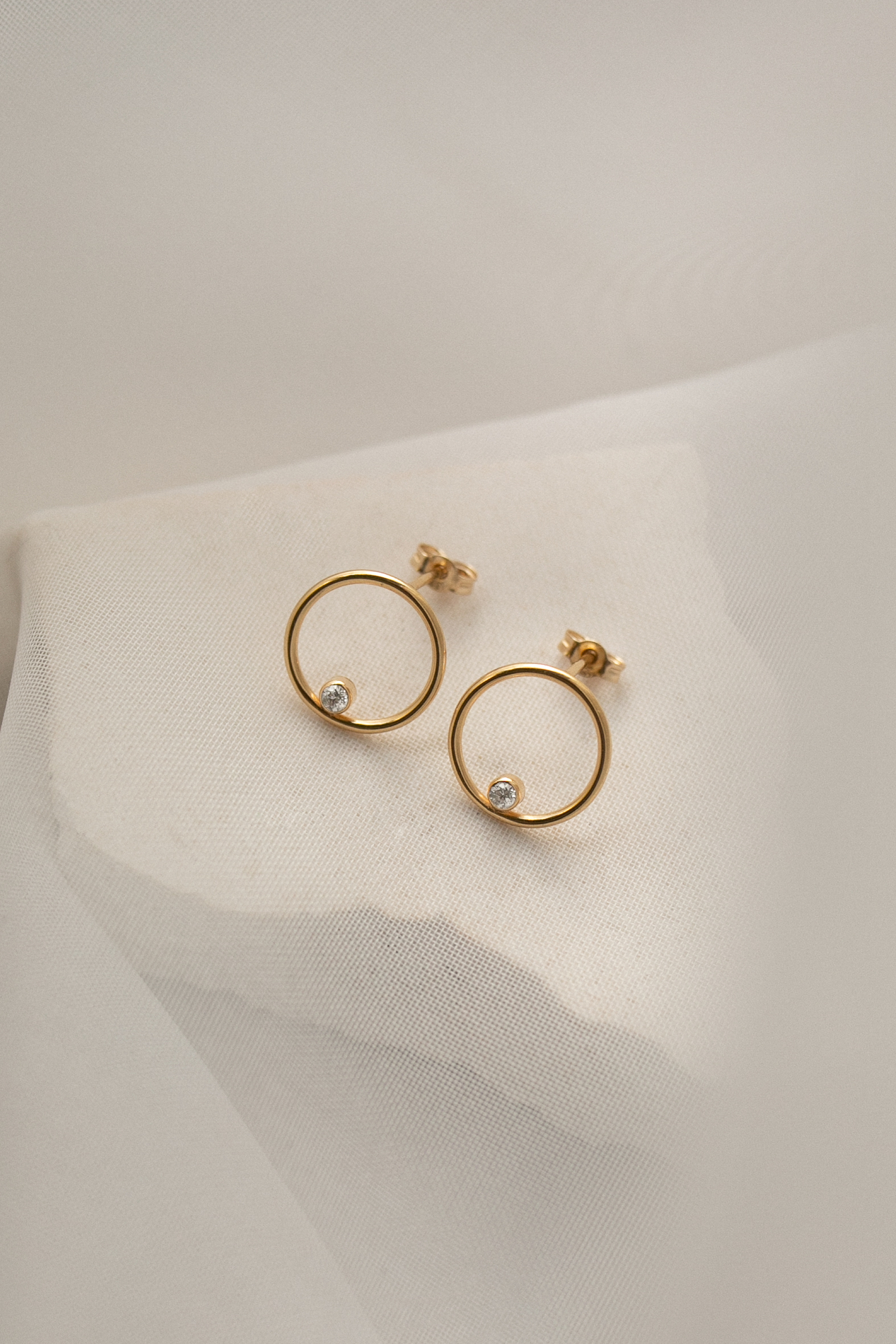 Gold infinity 02 earrings with diamonds dodatkowe zdjęcie 2